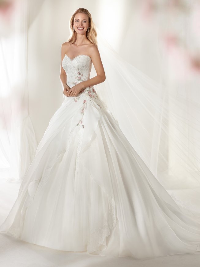 Abiti da sposa Nicole Spose Verona Collezione Colet Loris Mode